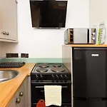 Feel Like Home in Modern 2-Bed Flat Zone 1