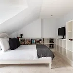 Bright Maida Vale Apartment