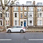 Bright Maida Vale Apartment