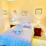 New Lovely 2-Bedroom Condo In Chelsea