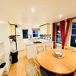 New Lovely 2-Bedroom Condo In Chelsea