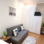 F1-Basement Studio Fits 3 Near Paddington
