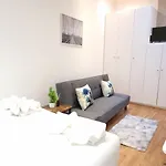F1-Basement Studio Fits 3 Near Paddington