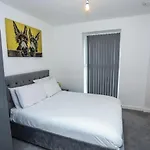 Lovely 2 Bed Apartment With Parking