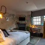 The Wolfpack Inn