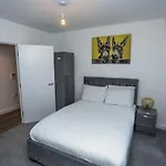 Lovely 2 Bed Apartment With Parking