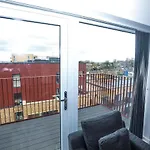 Lovely 2 Bed Apartment With Parking