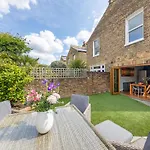 Veeve - Clapham Fairytale