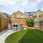 Veeve - Clapham Fairytale
