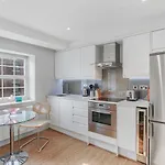 Cleveland Street By Aeria Apartments