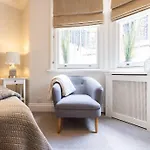 Spacious One Bedroom Flat By South Kensington 3 Month Minimum