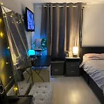 Private Room - Shared Apartment Near The City
