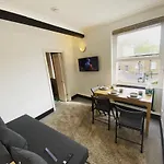 Complete 1 Bedroom Apartment With Wi-Fi, Kitchen, Tv In Heart Of Chiswick, London