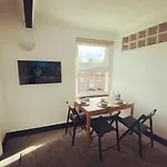 Complete 1 Bedroom Apartment With Wi-Fi, Kitchen, Tv In Heart Of Chiswick, London