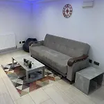 Cosy Serviced 1 Bedroom Apartment In London