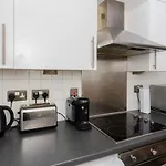Vivid Apartment In Central London