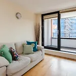 Vivid Apartment In Central London