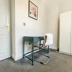 Luxury 2 Bed Furnished Apartment With Parking