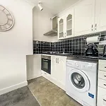 Luxury 2 Bed Furnished Apartment With Parking
