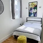Modern&light 2 bed flat in SW2