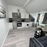 Lovely 2 Bedroom Flat With Roof Terrace In London Nw6