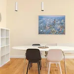 Stylish 2 Bedroom Apartment in Greenwich
