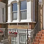 Stunning Victorian Property Near Canary Wharf!