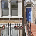 Stunning Victorian Property Near Canary Wharf!