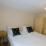 Entire 4 Bedroom Terrace House In London