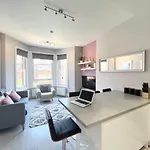 2 Bedroom Apartment In South Hampstead