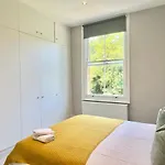 2 Bedroom Apartment In South Hampstead