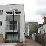 Spacious And Airy 1 Bedroom Flat - Great Location