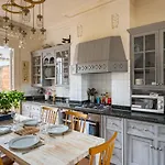 Charming Home With Roof Terrace In East London By Underthedoormat