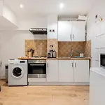 Beautiful Hyde Park Studio Flat