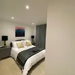 Fabulous 2 Bed Apartment In Vauxhall