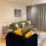 Fabulous 2 Bed Apartment In Vauxhall