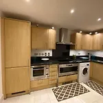 Fabulous 2 Bed Apartment In Vauxhall