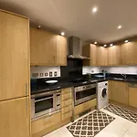 Fabulous 2 Bed Apartment In Vauxhall