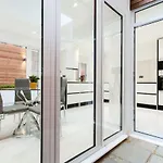 Luxury Escapes @ London Victoria