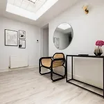The St Johns Wood Classic - Snazzy 2Bdr Flat