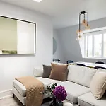 The St Johns Wood Classic - Snazzy 2Bdr Flat