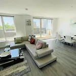 Modern Penthouse Flat With Free Indoor Parking
