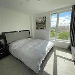 Modern Penthouse Flat With Free Indoor Parking
