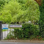 Charming 2-Bed House In London