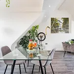 Hampstead High Flyer Duplex Aprtment