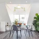 Hampstead High Flyer Duplex Aprtment
