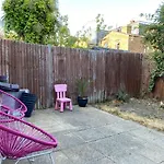 A Lovely Guest Room In West London