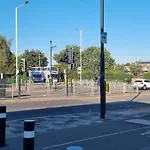 Private Room In Shares Flat Near Heathrow Airport