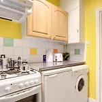 Oxford Street - Mayfair, Central London Budget Apartment