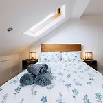Luxury And Bright Bedrooms In Queens Park